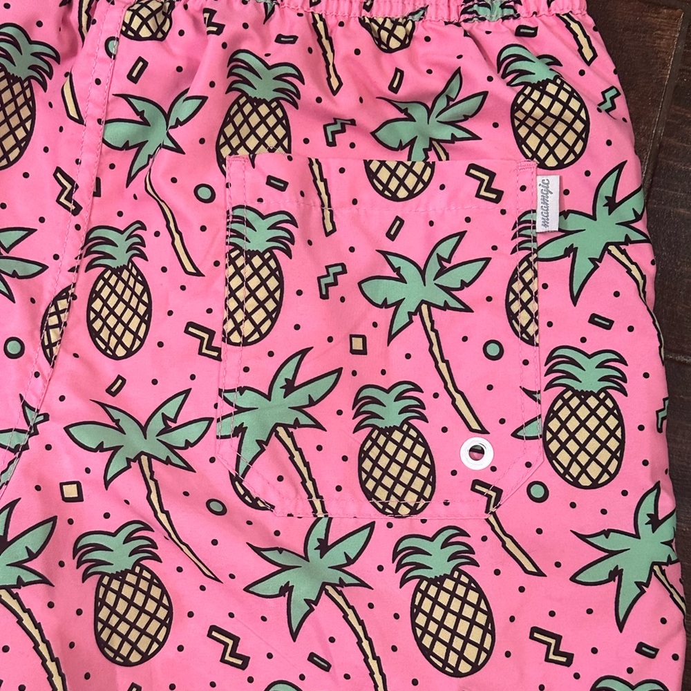 Maamagic Men’s Size M lined swim shorts